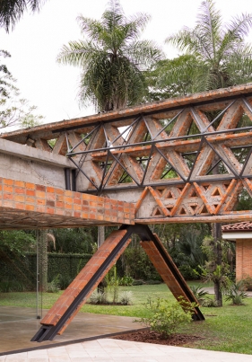 http://www.federicocairoli.com/files/gimgs/th-141_12_Quincho-Tía-Coral---©-Federico-Cairoli-(low).jpg
