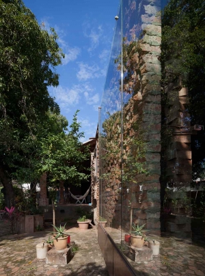 http://www.federicocairoli.com/files/gimgs/th-89_16_Casa Taller Las Mercedes - © Federico Cairoli (low).jpg