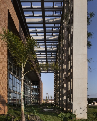 http://www.federicocairoli.com/files/gimgs/th-279_03_Oficinas Palermo - © Federico Cairoli (low).jpg
