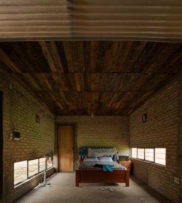 https://www.federicocairoli.com:443/files/gimgs/th-121_25_Vivienda Lui - © Federico Cairoli (low).jpg