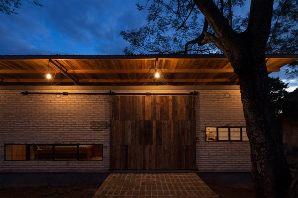 https://www.federicocairoli.com:443/files/gimgs/th-121_32_Vivienda Lui - © Federico Cairoli (low).jpg