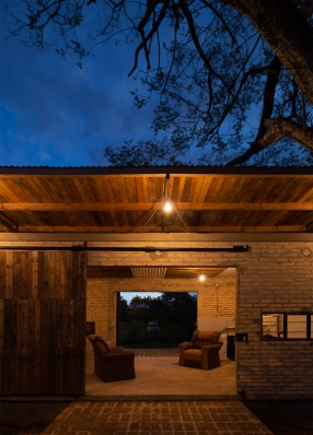 https://www.federicocairoli.com:443/files/gimgs/th-121_33_Vivienda Lui - © Federico Cairoli (low).jpg