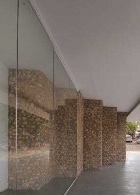 https://www.federicocairoli.com:443/files/gimgs/th-209_09_Banco Amambay - © Federico Cairoli (low).jpg