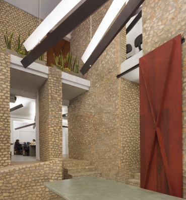 https://www.federicocairoli.com:443/files/gimgs/th-209_35_Banco Amambay - © Federico Cairoli (low).jpg