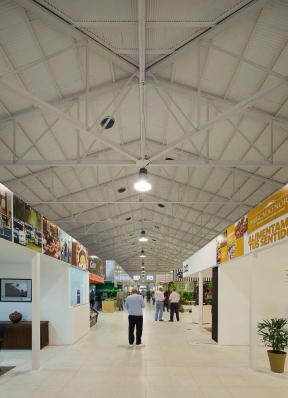 https://www.federicocairoli.com:443/files/gimgs/th-69_05_Mercado Norte - ph_Federico Cairoli(low).jpg
