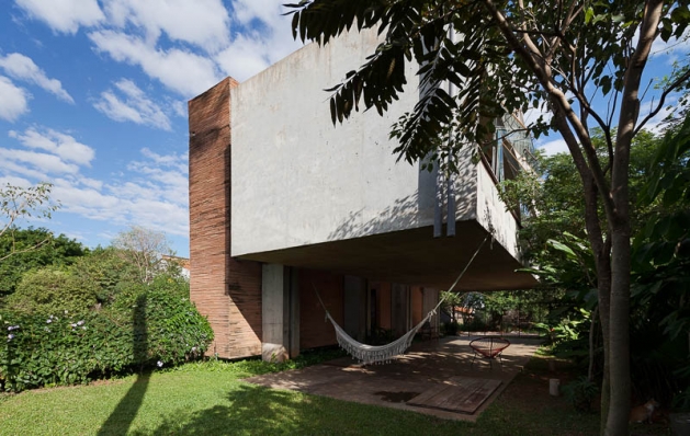 https://www.federicocairoli.com:443/files/gimgs/th-86_06_Casa en el Aire - © Federico Cairoli (low).jpg