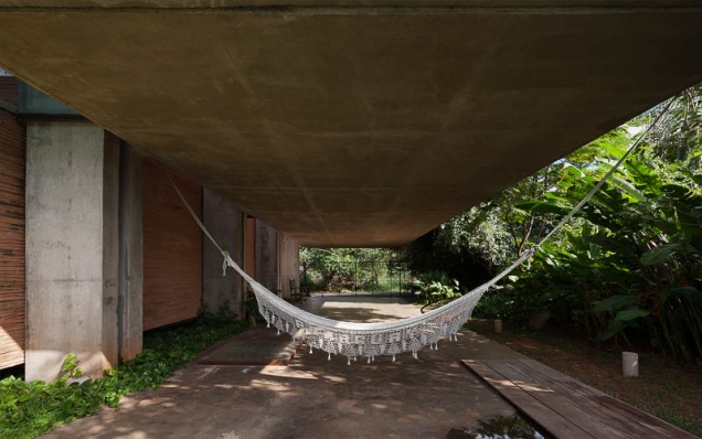 https://www.federicocairoli.com:443/files/gimgs/th-86_09_Casa en el Aire - © Federico Cairoli (low).jpg
