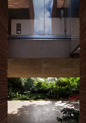 https://www.federicocairoli.com:443/files/gimgs/th-86_12_Casa en el Aire - © Federico Cairoli (low).jpg