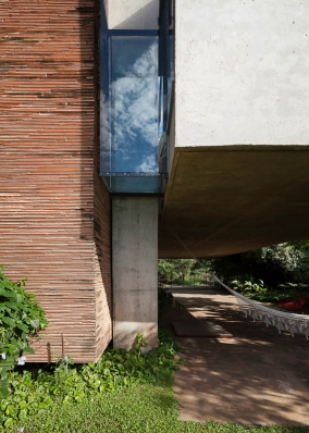 https://www.federicocairoli.com:443/files/gimgs/th-86_07_Casa en el Aire - © Federico Cairoli (low).jpg
