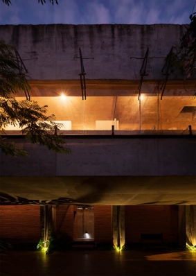 https://www.federicocairoli.com:443/files/gimgs/th-86_24_Casa en el Aire - © Federico Cairoli (low).jpg