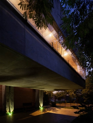 https://www.federicocairoli.com:443/files/gimgs/th-86_23_Casa en el Aire - © Federico Cairoli (low).jpg