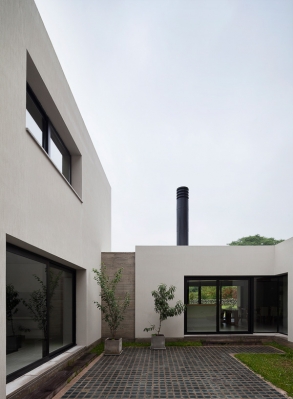 https://www.federicocairoli.com:443/files/gimgs/th-112_10_Casa AQ - © Federico Cairoli (low).jpg