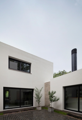 https://www.federicocairoli.com:443/files/gimgs/th-112_09_Casa AQ - © Federico Cairoli (low).jpg