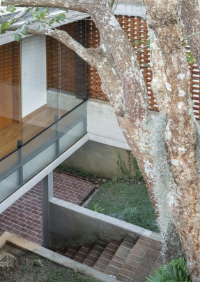 https://www.federicocairoli.com:443/files/gimgs/th-378_29_Casa Mulungu_Ronsenbusch - © Federico Cairoli (low).jpg