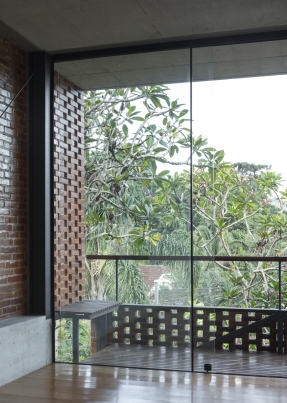 https://www.federicocairoli.com:443/files/gimgs/th-378_28_Casa Mulungu_Ronsenbusch - © Federico Cairoli (low).jpg